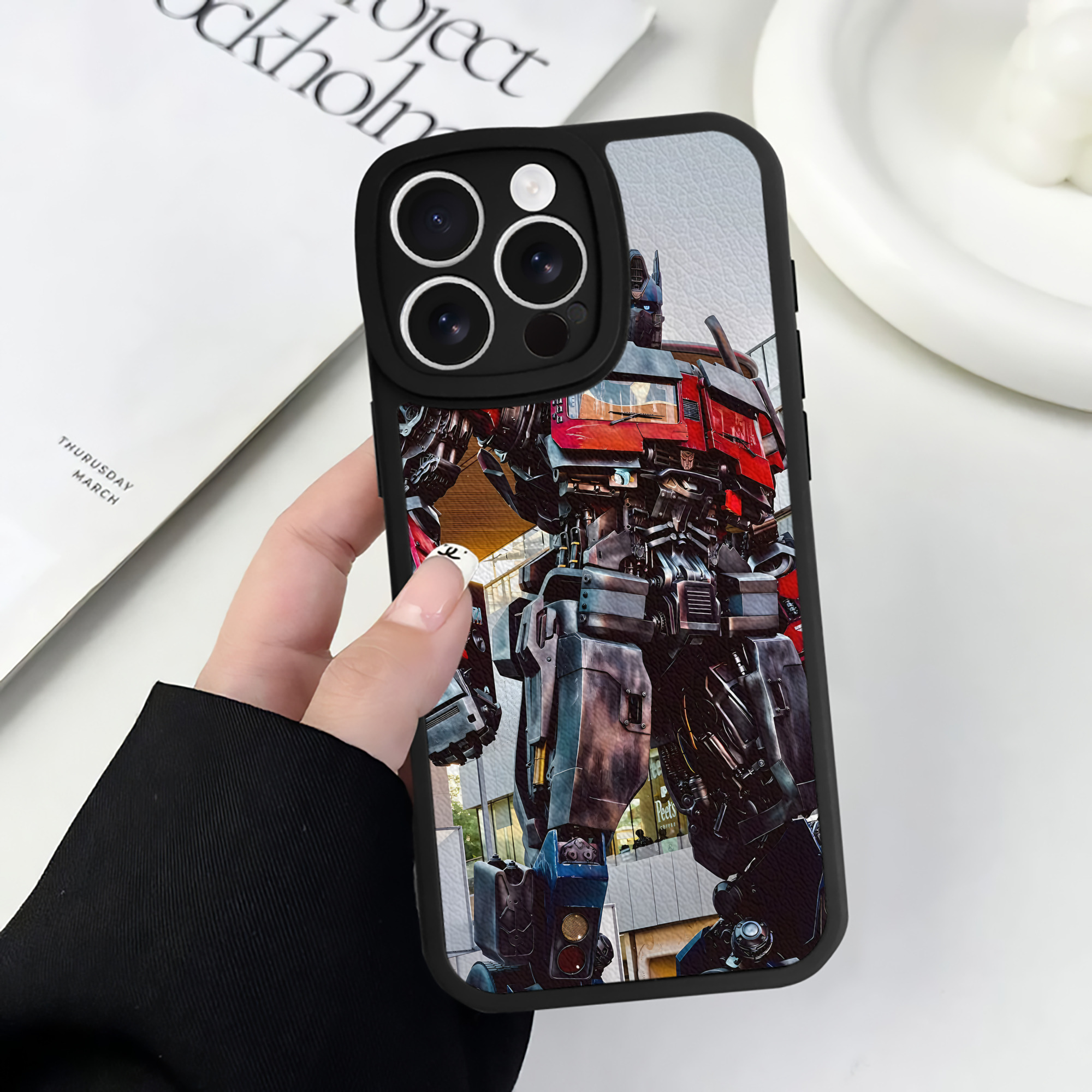（画像用） Transformers トランスフォーマー 【iPhone 16シリーズ対応】シリコンスマホケース（レザー調） 材質：シリコン